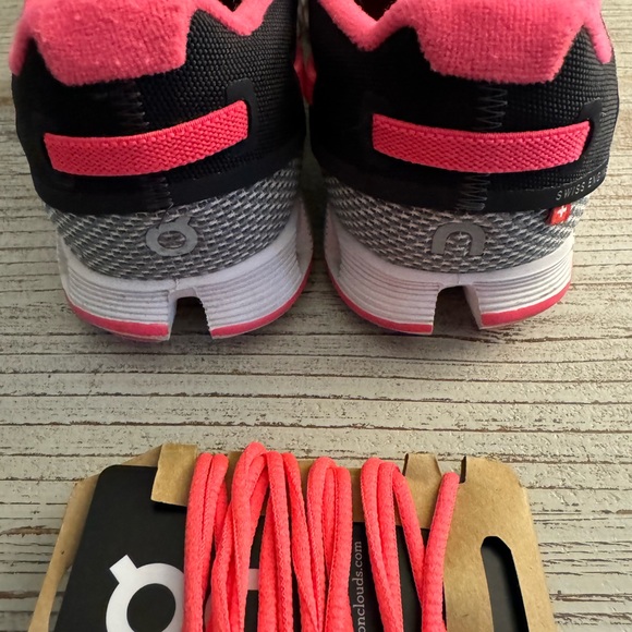 Lightly used OnCloud Sneaker 6.5 - Picture 3 of 5